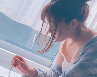 酥胸微露《橋本環奈長大了》19歲的男友襯衫+純白背心畫面太美好