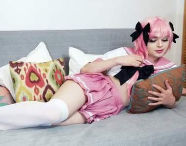 被LoL耽誤的偽娘《Sneaky》cos「阿斯托爾福」美腿逆天了♡一想到阿福GG就會inin的…