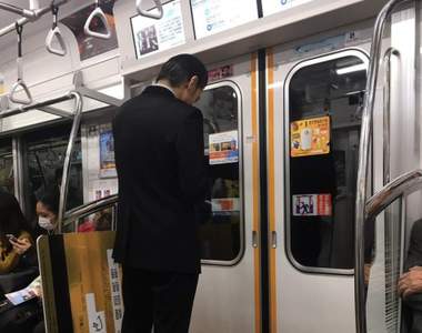 電車驚見《長瀨智也》信用卡&背影完全一致引發推民騷動...(嗯?)