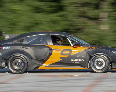 學生團隊打造600匹馬力《Honda Civic Hybrid》賽車