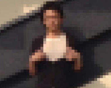 《乳頭大叔》會在電車中自摸胸部給人看的他又被捕惹