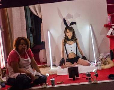 保證不正派《闇の旅行代理店》日本地下旅行社帶你買春、參觀黑道事務所、與人妻聯誼