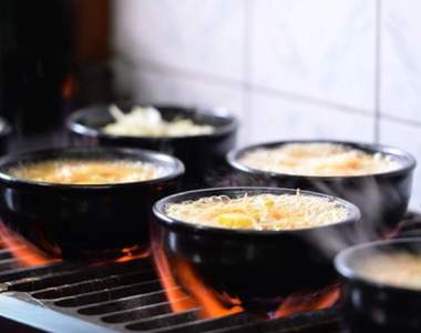 《煮泡麵時的水量拿捏》並不是看一包多少水累加上去就能煮唷