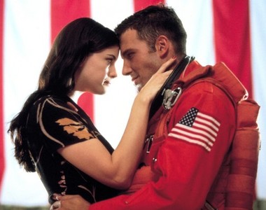 麥可貝代表作《世界末日》20年 回顧一下當年拍片發生的趣事