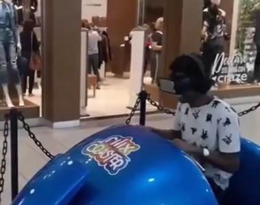 公開處刑羞恥PLAY《公共場合體驗VR遊戲》趴兔 這樣慘叫不注意到他都很難啊XD