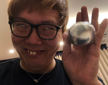 推特大流行《把鋁箔紙變成一顆閃亮金屬球》訣竅就是敲敲敲敲敲不停