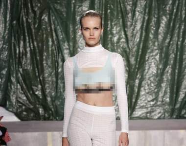 米蘭時裝週驚現《三乳模特兒》激凸乳型讓人忍不住一直看