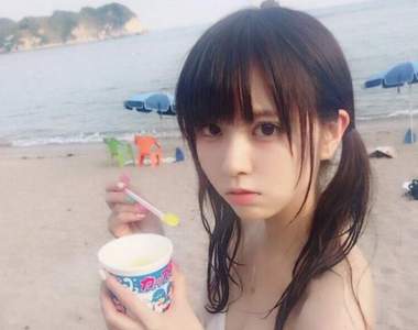 《正妹挑戰一人去海邊》游泳吃冰錄影通通來好像有點忙壓