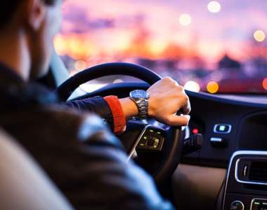 連假開車疲勞注意《長途駕駛紓壓法》調整椅子角度可以讓精神更好