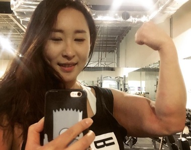 社群新寵《情侶肌肉合照》這次不是閃光照是肌情滿滿的照片唷