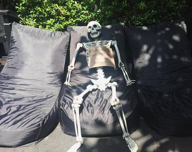 網美打卡景點再+1《泰國死亡咖啡廳》在這裡看到「死人」不必訝異