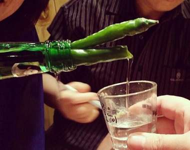 有膽才嘗試的《辣椒燒酒》年輕人瘋傳的喝法讓人不辣不歸~