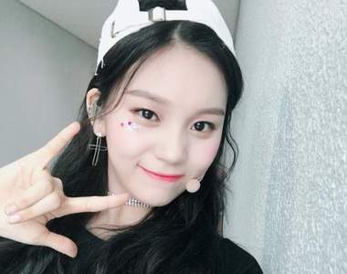 GFRIEND忙內《Umji 金藝源》瘦下後被喻為是新門面擔當 真的越來越漂亮啦~