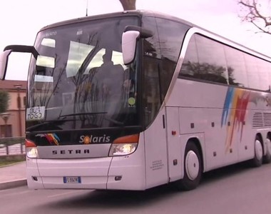 義大利有台《改變人生的巴士》上面載的是希望