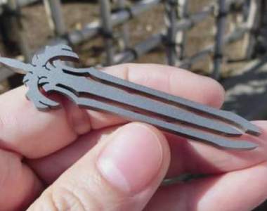 《傳說中的鼻毛夾~神聖之劍~》只有被命運選中之人可以使用它...