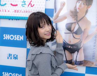 《2019寫真女星月曆》送禮捨不得還是留著自己掛在房間好惹XD