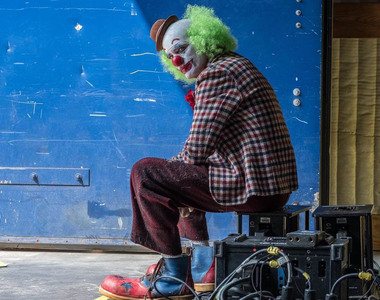 瓦昆菲尼克斯《小丑》片場照 與其他DC電影不同的氛圍