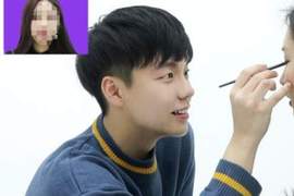 懶人女友不想動時可以找《男友幫忙化妝》手為何抖成這樣