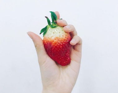 韓國超商限定款賣《手掌大的草莓》佛心價格每天吃都不心疼