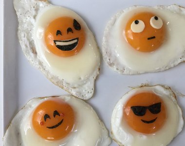《Emoji荷包蛋》這麼可愛的蛋黃戳破它會不會太殘忍...(☍﹏⁰)