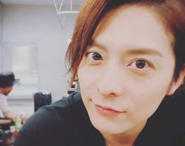 最強童顏《小池徹平》與千金女優結婚　大受打擊的女孩們於是今天又決定早退...w