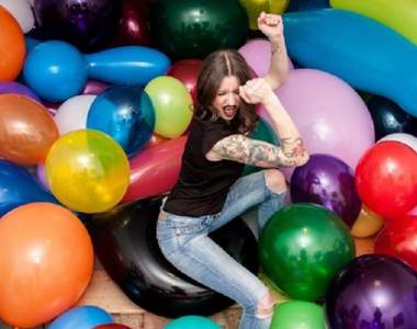 氣球爆炸時更High《跟氣球h的人妻》老公被氣球戴綠帽請問該怎麼辦？