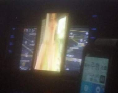 邊開車邊《看A片的計程車司機》還跟乘客說我會發出些「聲音」喔...