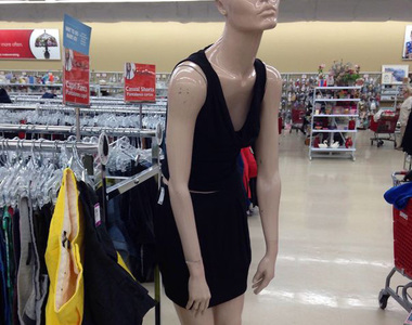 關於那些《假人模特兒》二三事～假人：我們站久也很累好嗎？（駝背）