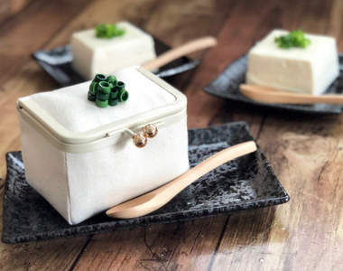 《涼拌豆腐口金包》連蔥花都完全再現的可愛手工包❤