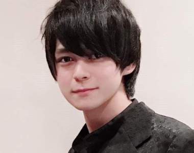 新田真劍佑弟弟《真榮田鄉敦》出道 千葉真一的DNA未免太強大~( ♥д♥)