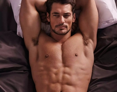 訪問女性《看到男生全裸的反應》多數女性覺得比起全裸倒不如...