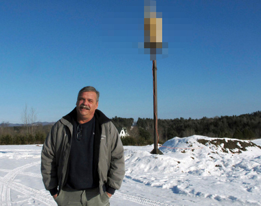 鄉民架起《超巨大中指》看到了嗎我的憤怒有這～麼大