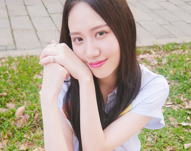 小香看正妹 直播主《百白兒》是個害羞內向的隱性腐女~