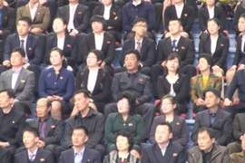 表演插曲《北韓人聽到流行曲的反應》這表情...五味雜陳阿ww