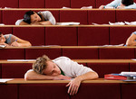 英國大學《早上八點的課》遭到嚴重抗議 當年都沒想到還可以抗議... 英國大學《早上八點的課》遭到嚴重抗議 當年都沒想到還可以抗議...