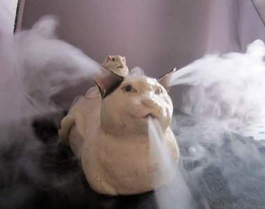 貓神降臨《貓型香爐》人類啊～這就是你們忤逆貓大人的構圖٩(๑`^´๑)۶