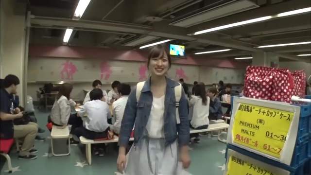 女權主義者又開炮！賽車女郎被取消後抗議這個「女大生熱門職業」…狠酸：球場快變酒店