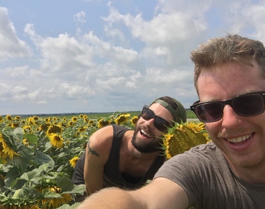 每個男人都需要可以一起拍《IG閨蜜照》的朋友