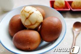 一顆要價1.3萬台幣沒看錯《殿堂級茶葉蛋》限量100顆已銷售一空(´⊙ω⊙`) 一顆要價1.3萬台幣沒看錯《殿堂級茶葉蛋》限量100顆已銷售一空(´⊙ω⊙`)