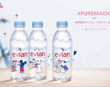 超特別的《evian×迪士尼》新包裝 米奇正在跟對街的米妮揮手呢(咦?)