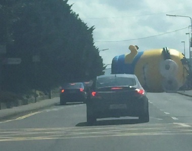 《那些年,我們在路上碰到的奇人》是誰把小小兵放出來搗蛋的?