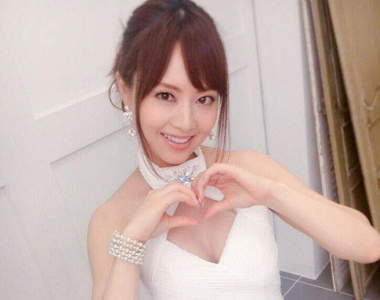 《吉澤明步引退》AV界步姐15年謝謝妳的照顧惹