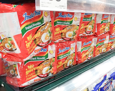 颱風天、沒錢的時候需要美食慰藉,還能po IG討拍?超強INDOMIE營多麵料理,教你騙讚有理!