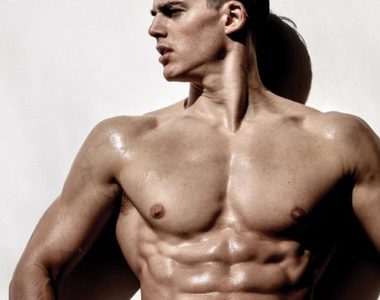 《最MAN數學老師Pietro Boselli》接近全裸不給活路雜誌照片送上