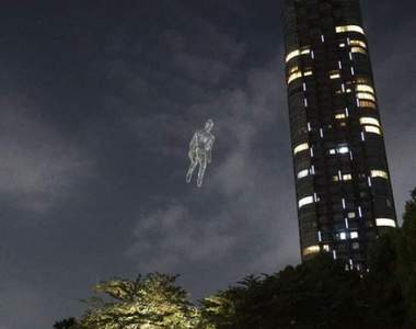 《空氣人》漂浮東京夜空 電影一般的奇幻場景真實出現