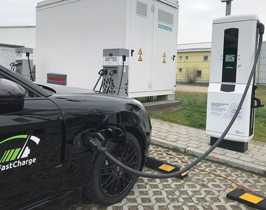 《Porsche》投入《FastCharge》超快速充電站建設 消弭電動車續航力疑慮