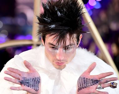 《怪獸與葛林戴華德的罪行》倫敦首映 今天伊薩米勒的穿著也沒有讓人失望