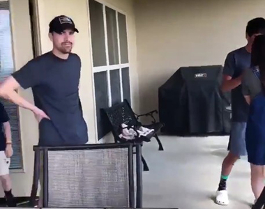 《看著女兒被求婚的老爸》大家都聽到他心碎的聲音...