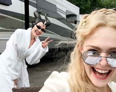 《黑魔女:沉睡魔咒2》開拍 魔女與公主分享超可愛片場照