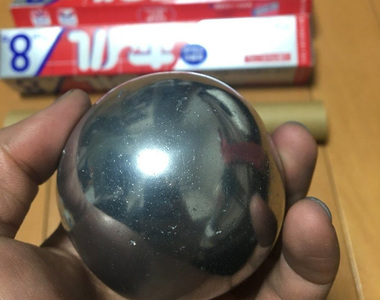 推特大流行的《鋁箔球》從完成到把它切開的過程全公開